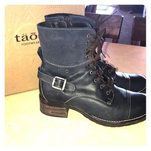 Taos Crave Boots Size 10